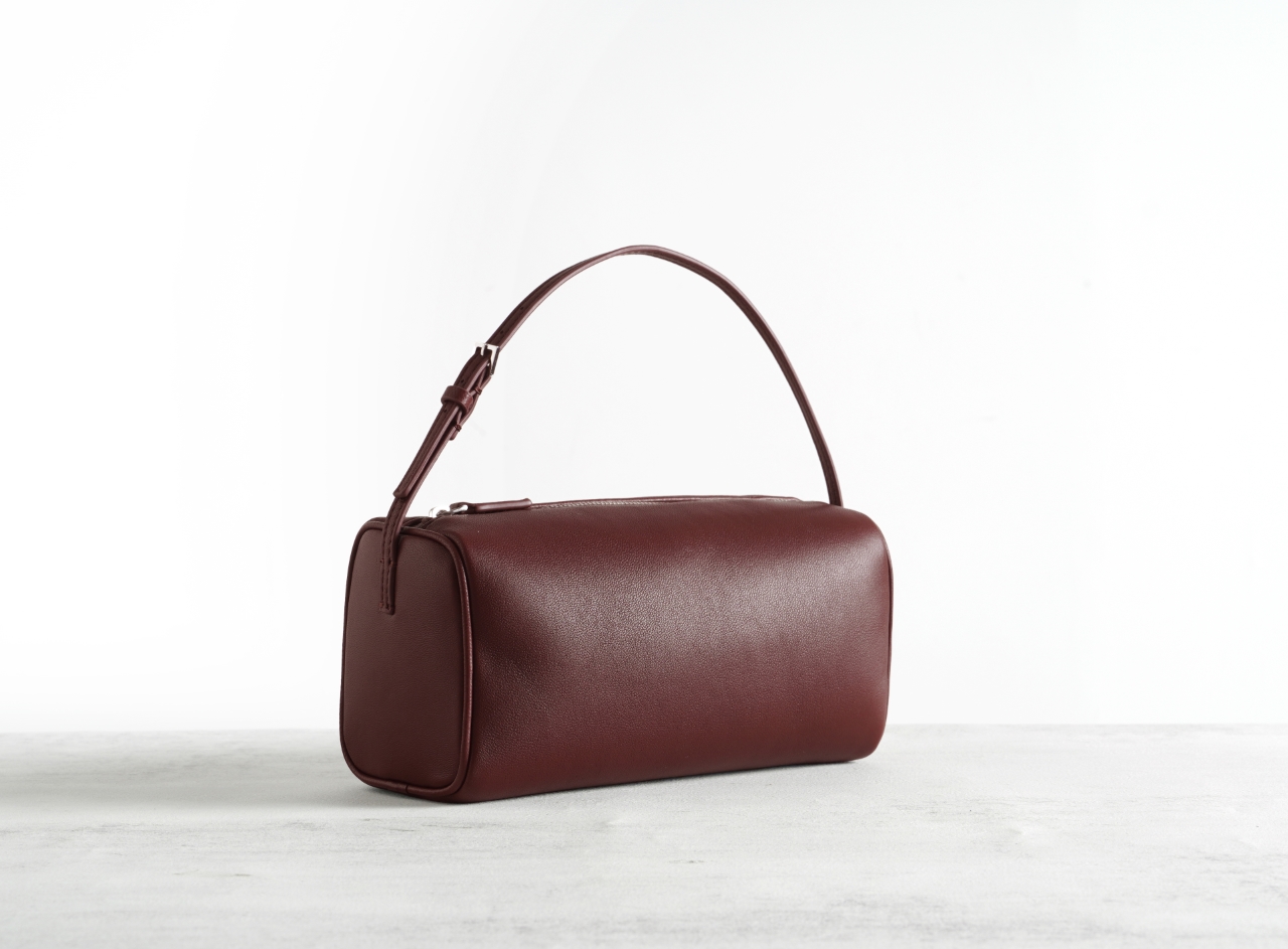 여성용 미니멀리스트 이스트-웨스트 가죽 숄더백 |    - Luxury Bags Quiet 리뷰 및 가격